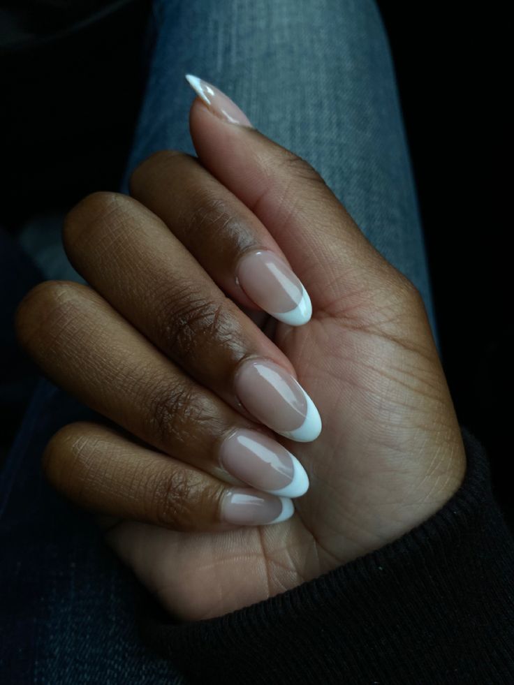 Chic Almond-Shaped Nails with Classic French Tip: A Timeless and Versatile Manicure.