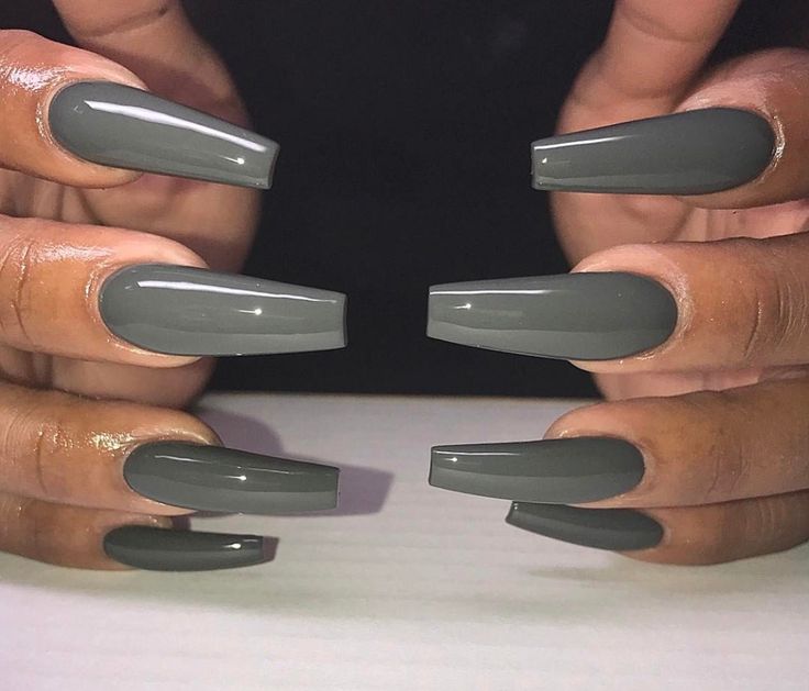 Chic Sophisticated Gray Manicure: Long Glossy Nails for Elegant Versatility