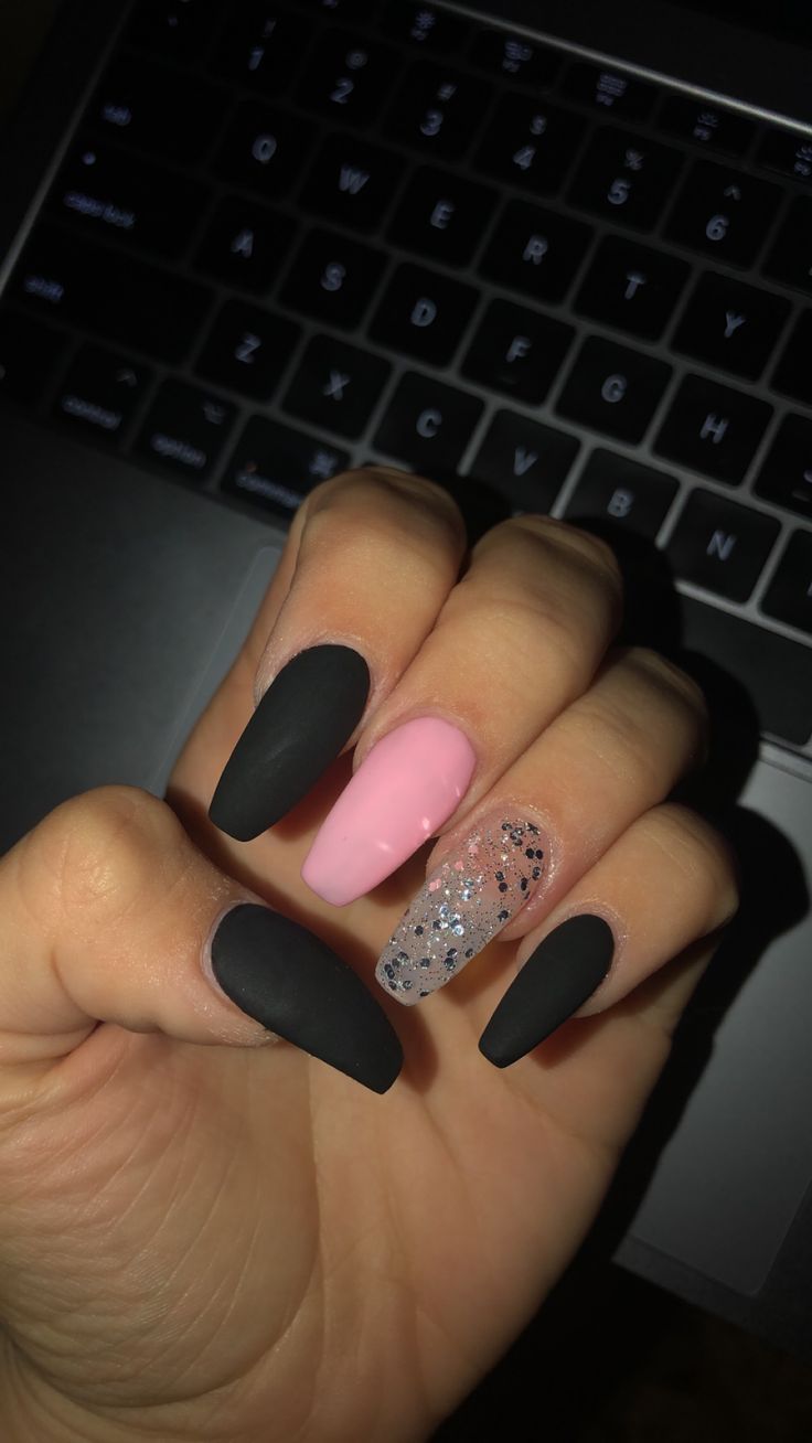 Chic Nail Design: Matte Black and Glossy Pink with Glitter Accents.