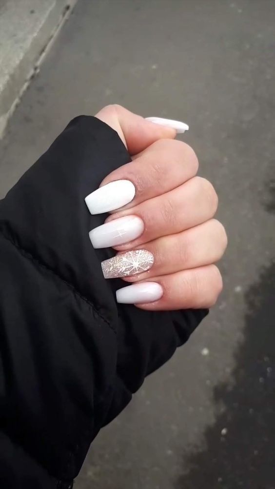 Sophisticated White Nail Design Blending Matte and Glossy Finishes with Glamorous Accent.