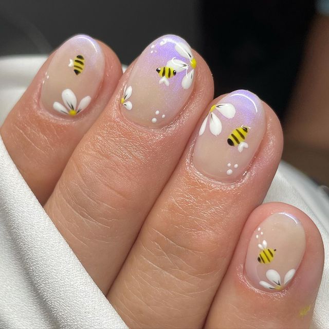 Whimsical Floral and Bee Nail Design with Pastel Gradient Background