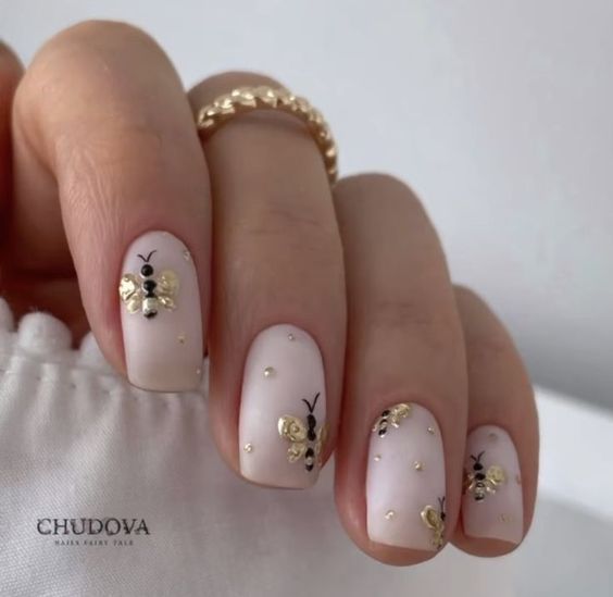 Elegant Floral Nail Design: Soft Nudes with Golden Accents for a Charming Spring/Summer Aesthetic.