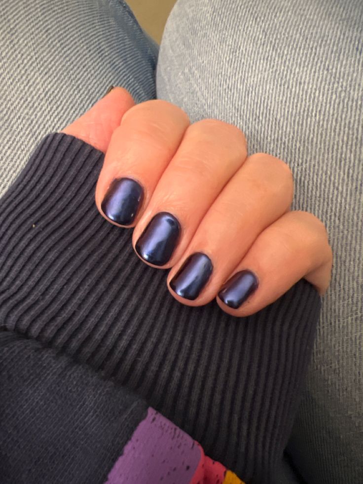 Chic Glossy Navy Blue Nails: Modern Sophistication for Any Occasion