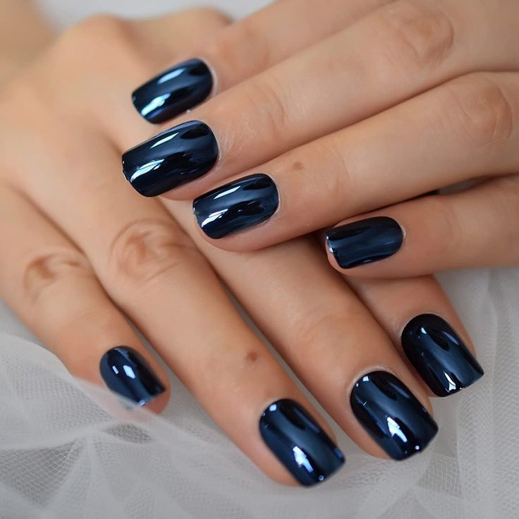 Sophisticated High-Gloss Navy Nail Design for Any Occasion.