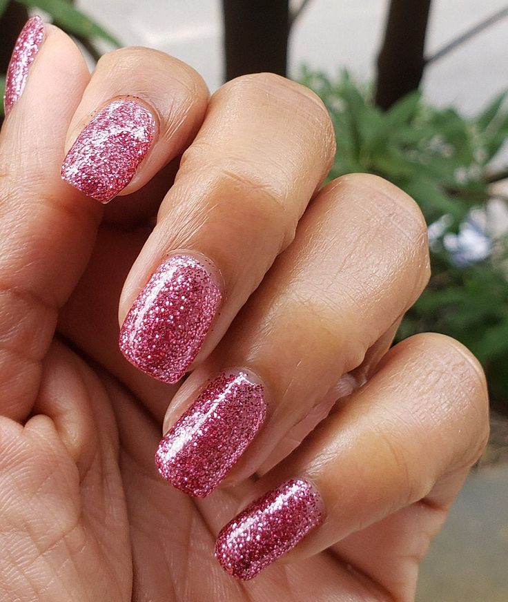 Dazzling Glittery Pink Nail Design for a Glamorous Look.