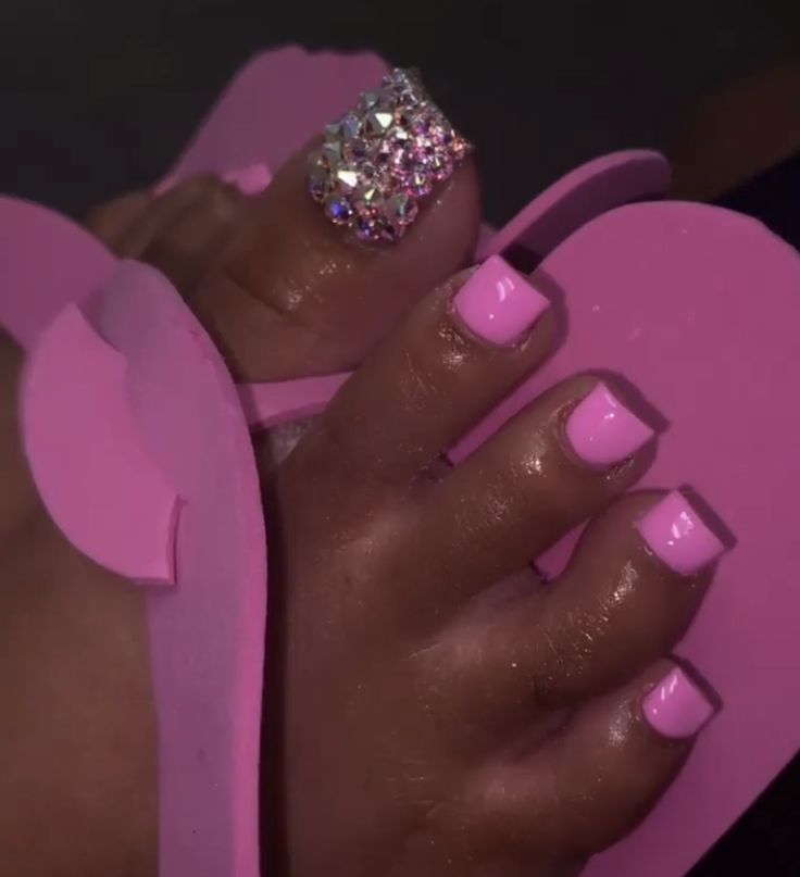 Vibrant Pink Manicure and Sparkly Accent Toe for a Glam Summer Pedicure.