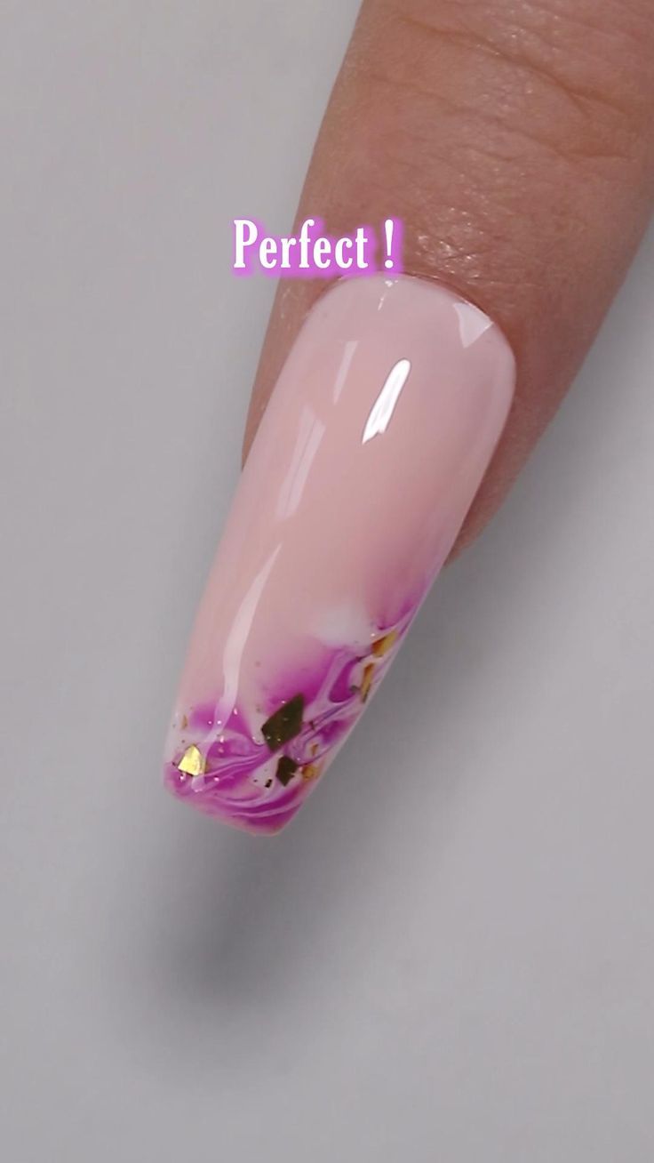 Elegant Floral Nail Design: Soft Pink and Violet Gradient with Gold Accents.