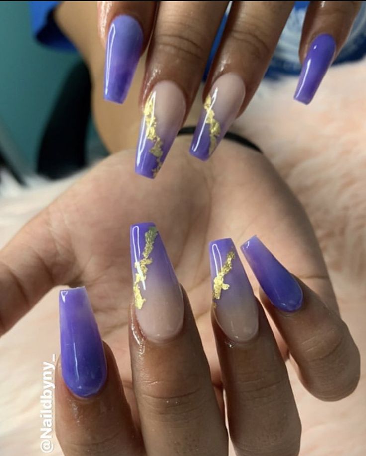 Chic Ombre Nails: Lavender to Purple Gradient with Gold Accents