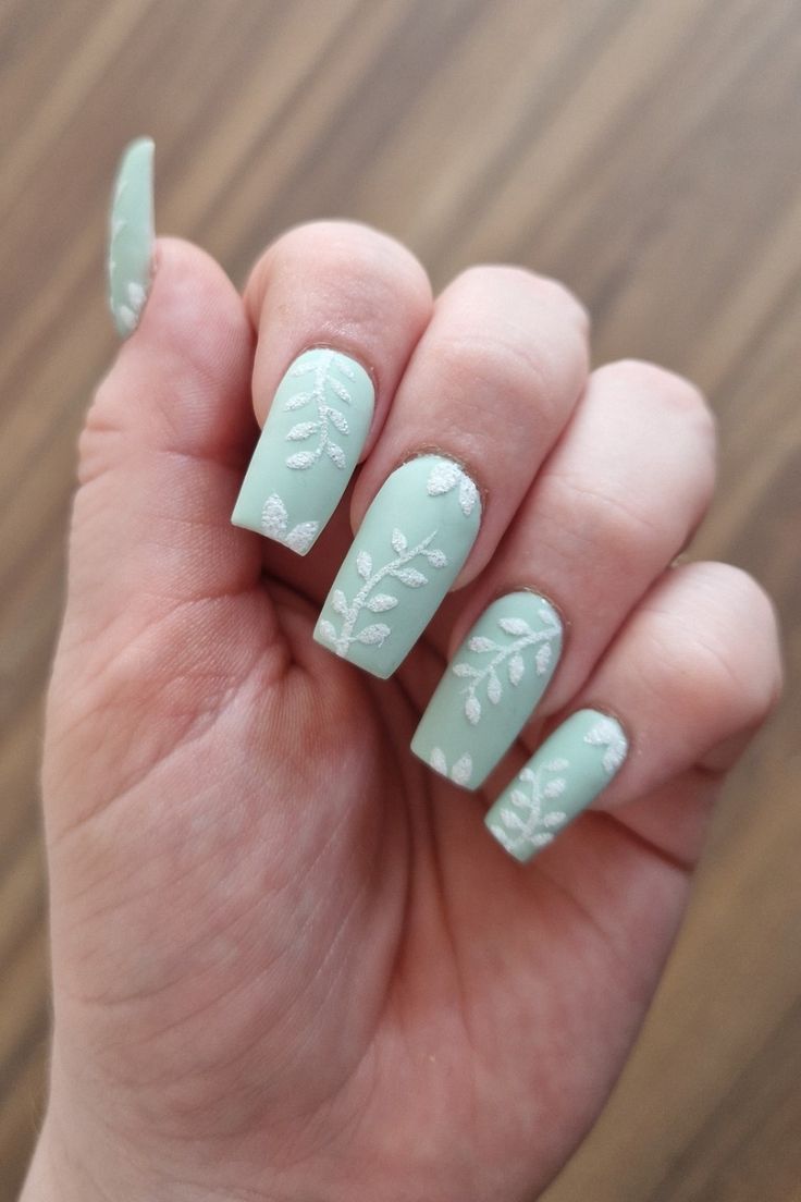 Elegant Mint Green Floral Nails: A Trendy Spring Look