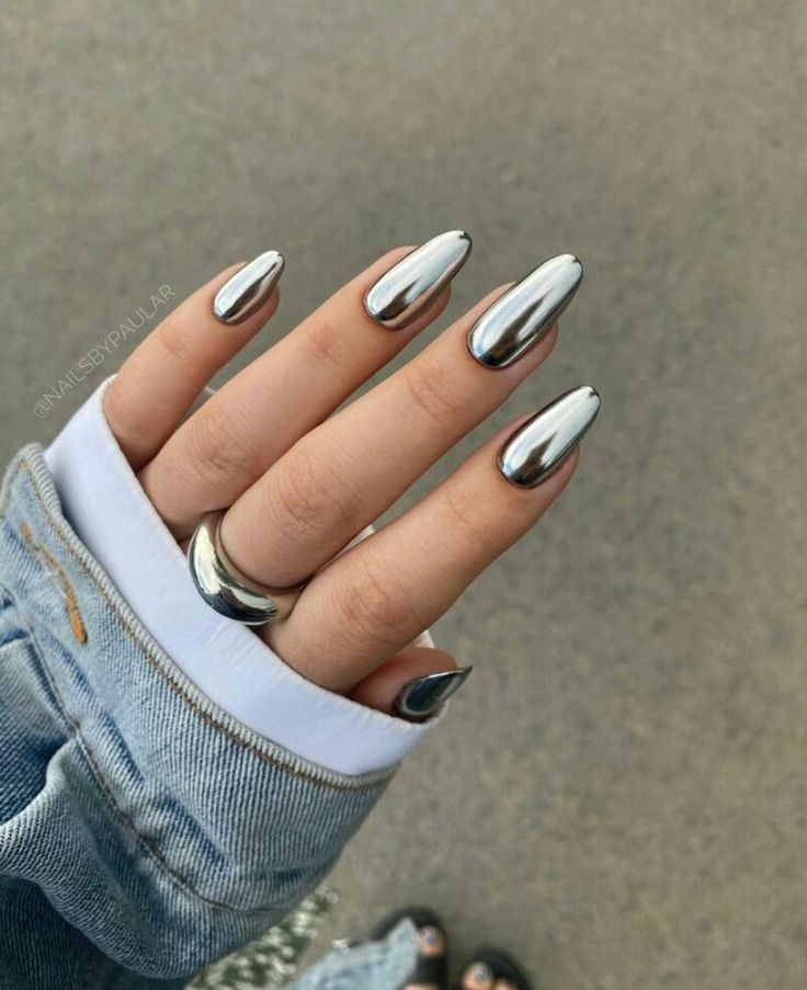 Chic Metallic Nail Design: Sleek, Mirrored Elegance for Bold Statements.