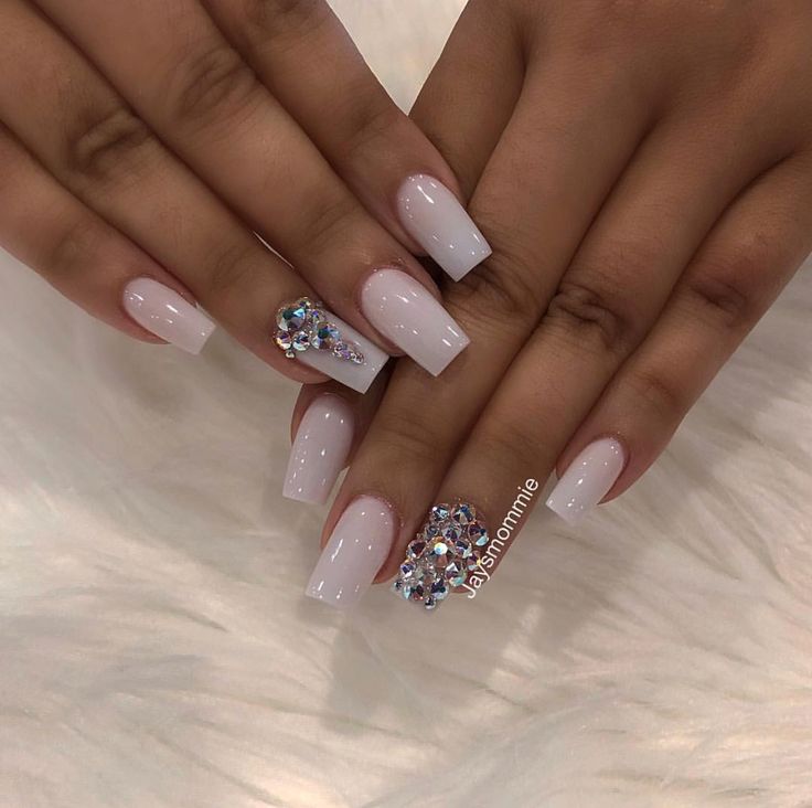 Chic Ombre Long Nails with Rhinestone Accents for Effortless Elegance.