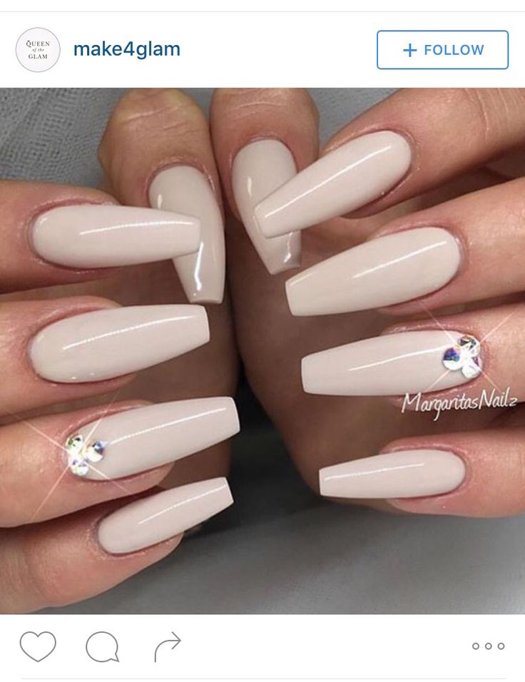 Elegant Almond-Shaped Nude Nails with Sparkling Rhinestones for a Polished Look.