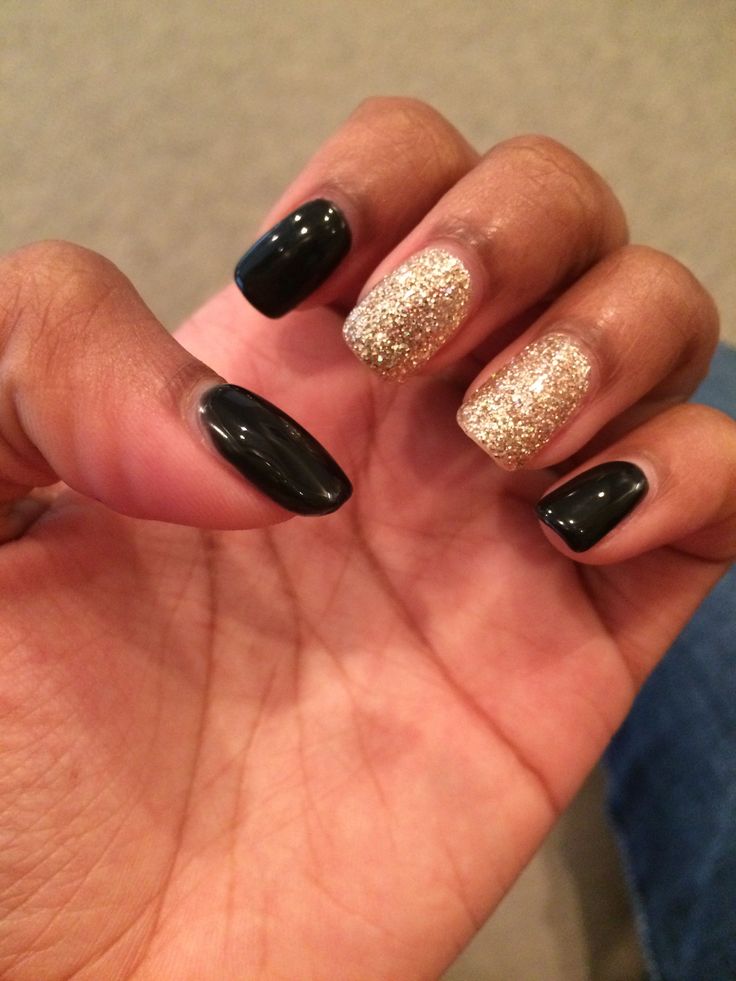 Elegant Black and Gold Nail Design: A Glamorous Blend of Sophistication and Sparkle