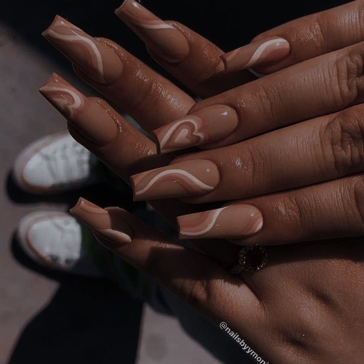 Sophisticated Almond-Shaped Nails: Chic Nude Base with Stylish White Wavy Lines.