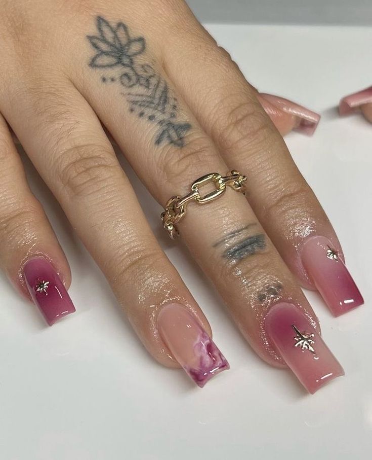 Chic Ombre Acrylic Nails in Pink and Burgundy with Elegant Metallic Accents and Marbled Design.