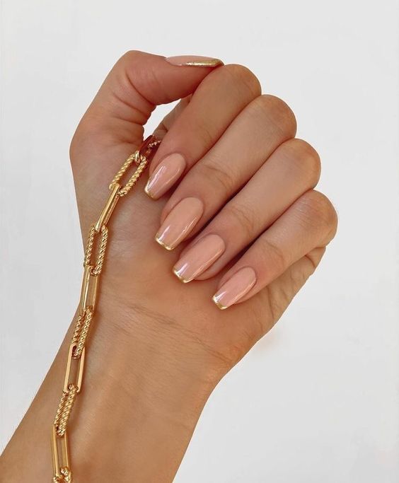 Elegant Nude Nails with Gold French Tips: A Sophisticated, Minimalist Design for Any Occasion.