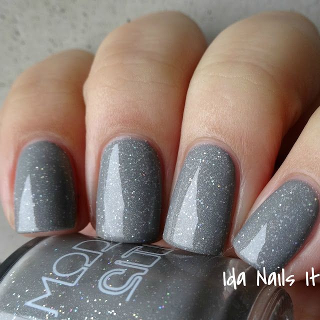 Elegant Sparkling Gray Nail Design: Glossy Finish with Subtle Shimmer for Versatile Style.