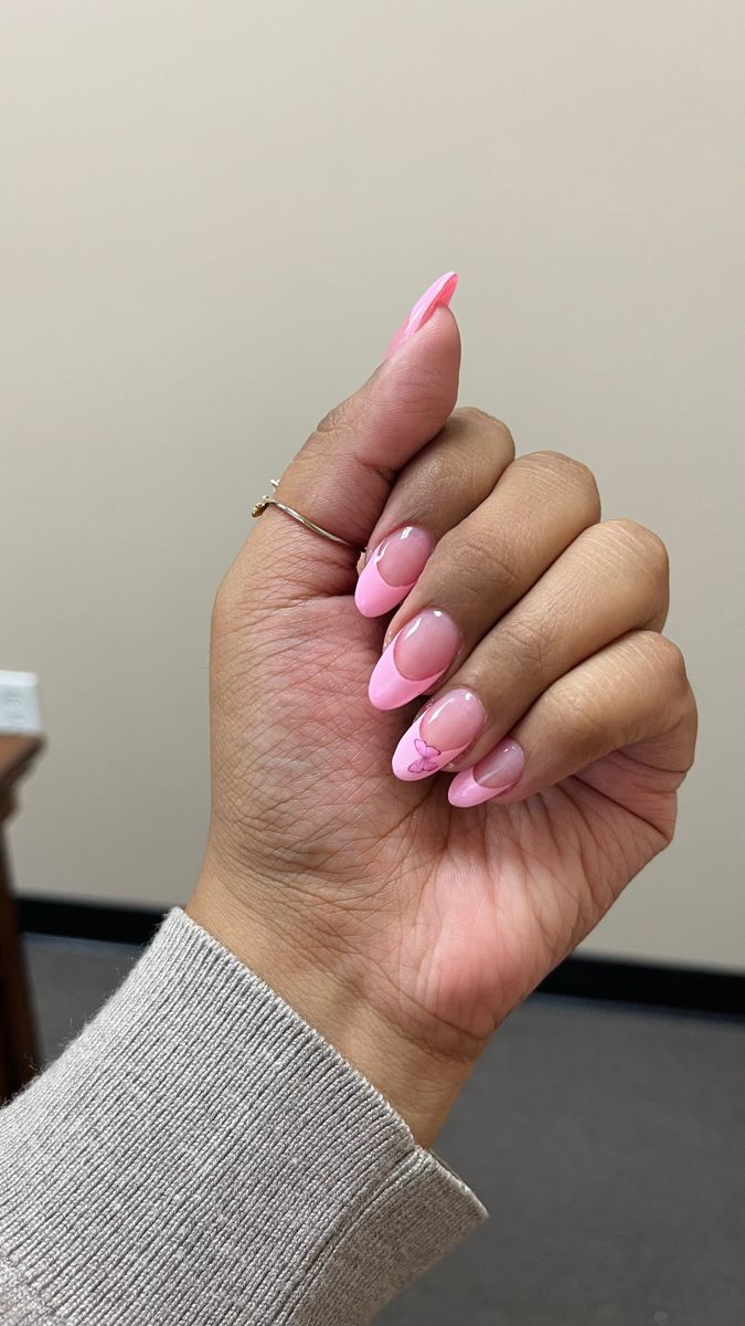 Sophisticated Almond-Shaped Gradient Nail Design in Soft Pink