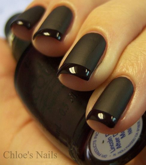 Chic Matte Black Nails with Glossy Tips: A Modern Twist on Classic Elegance.