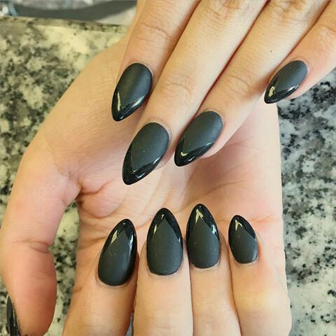 Chic Elegant Pointed Nails: Matte Black with Glossy Tips for Bold Sophistication.