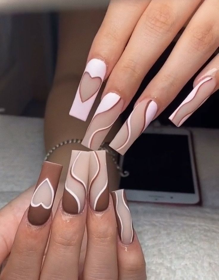 Elegant Nail Design: Playful Pink and Brown Hues with Curvy Lines and Heart Shapes.