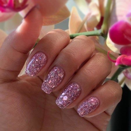 Dazzling Sparkling Pink Nails with Glitter for Glamorous Occasions and Everyday Elegance.