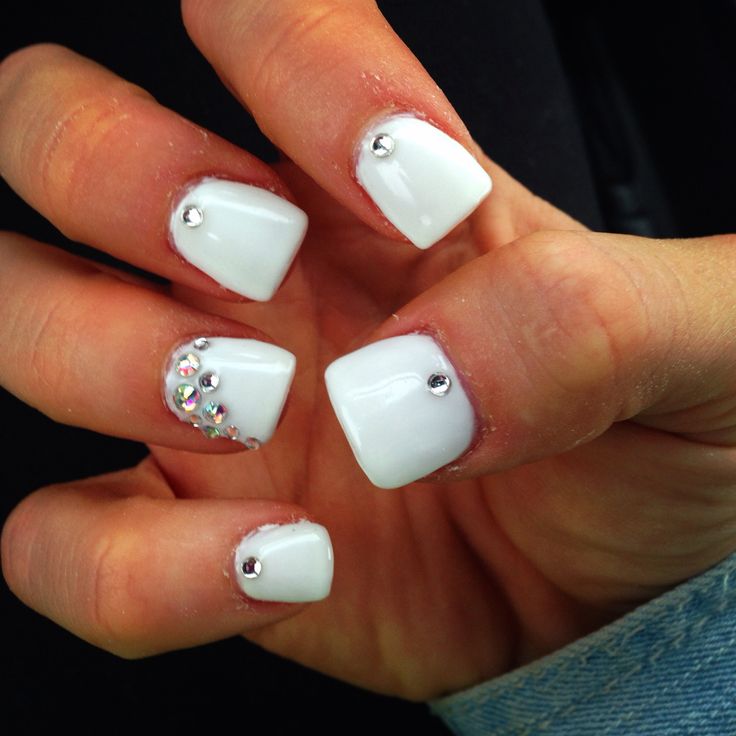 Chic White Nail Design with Glossy Square Tips and Sparkling Rhinestones.