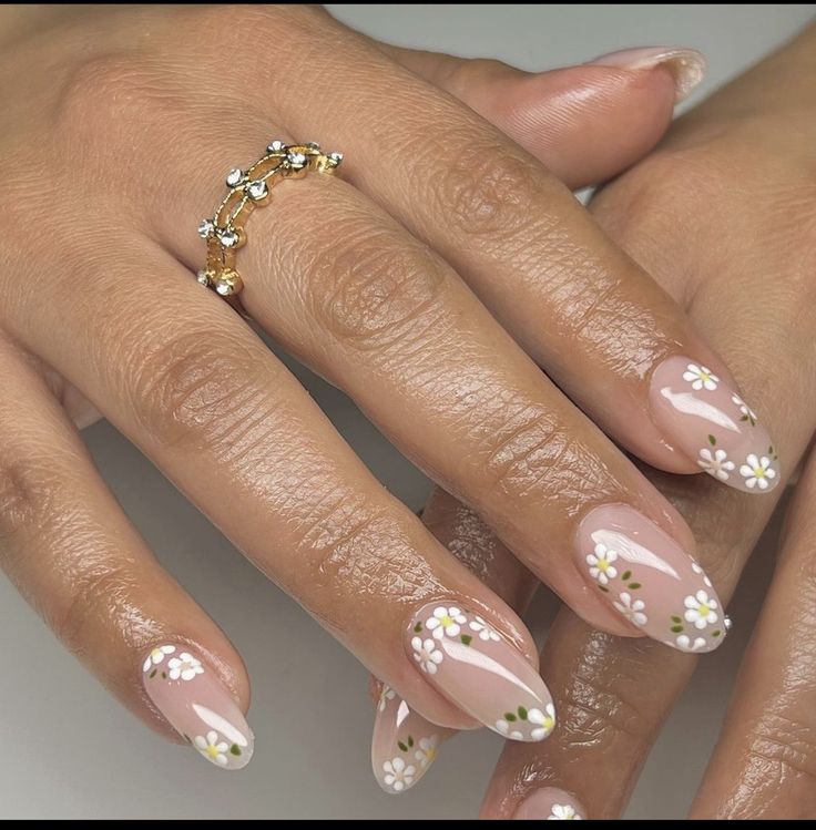 Elegant Delicate Floral Nail Art in Beige and White with Daisy Patterns and Glossy Finish