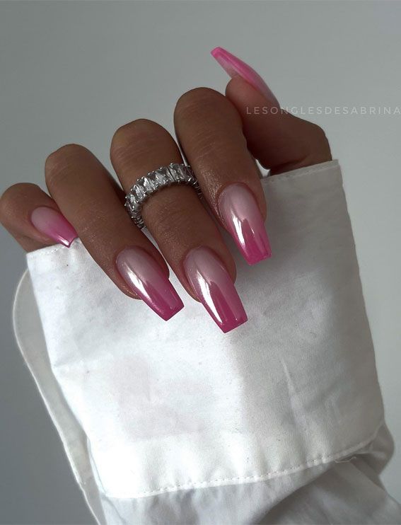 Chic Ombre Nail Design: Elegant Gradient from Soft Pink to Vibrant Magenta