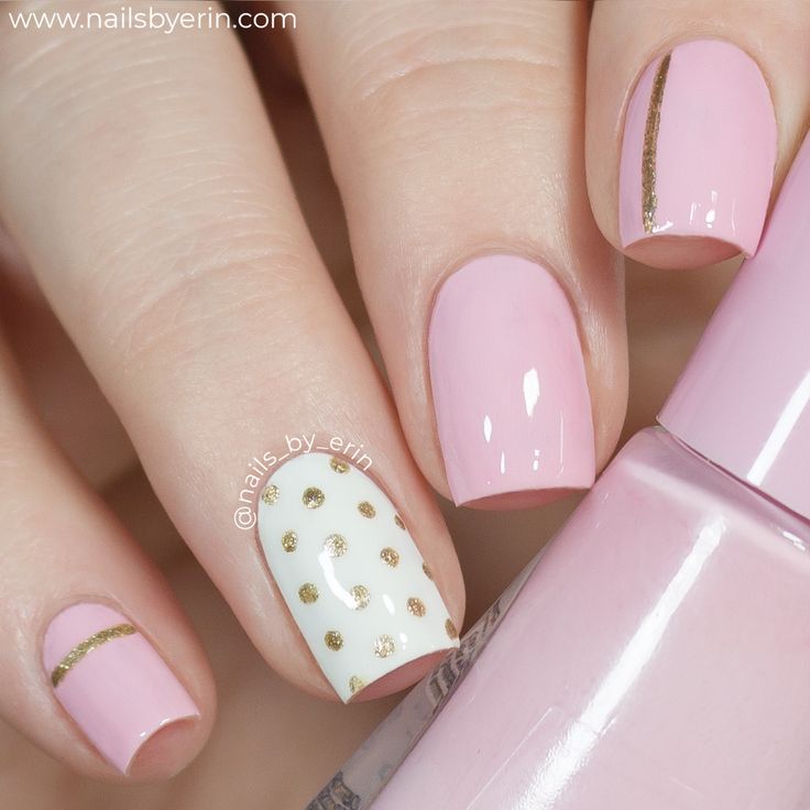 Elegant Chic Nail Design with Soft Pink and Gold Accents.