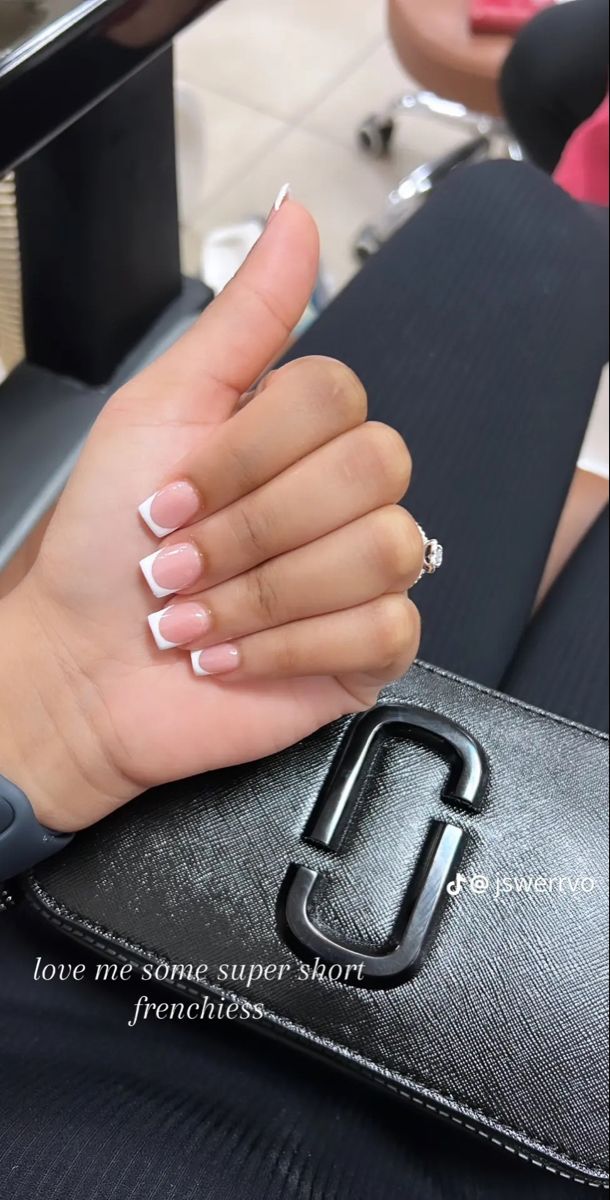 Chic Short French Manicure: Elegant Pink Base with Crisp White Tips.