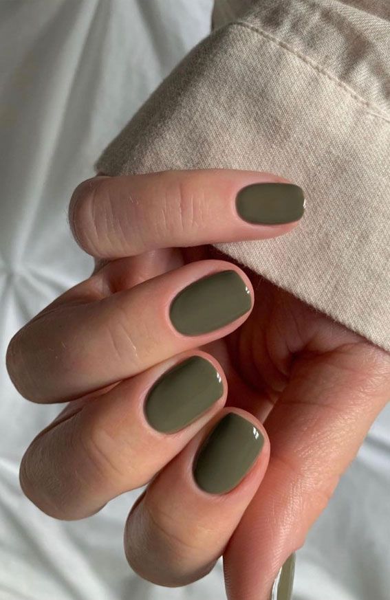 Chic Olive Green Nail Design: A Versatile and Sophisticated Minimalist Aesthetic.