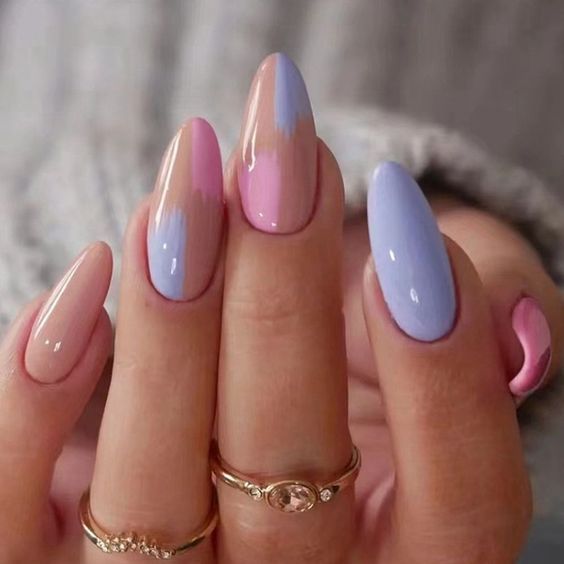 Chic Two-Toned Almond-Shaped Nails in Lavender and Blush Pink with Glossy Finish.