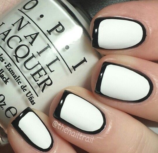 Chic Monochrome Nail Design: A Modern Sophistication with Glossy Black and Crisp White Contrast.