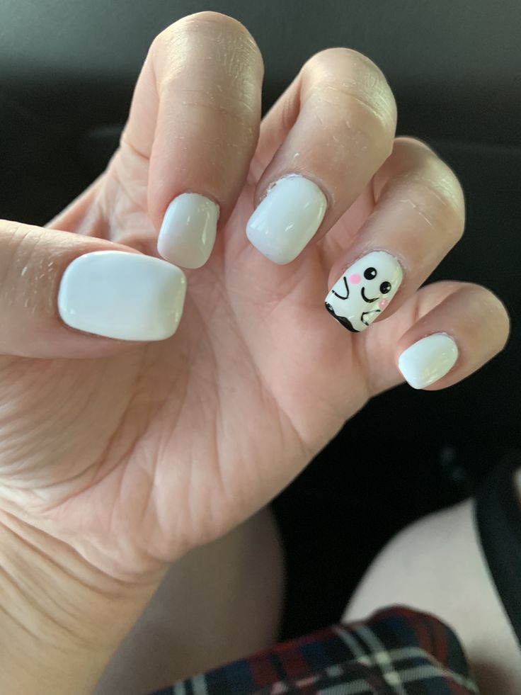 Adorable Whimsical Ghost Accent Nail on Glossy White Base for Seasonal Celebrations.